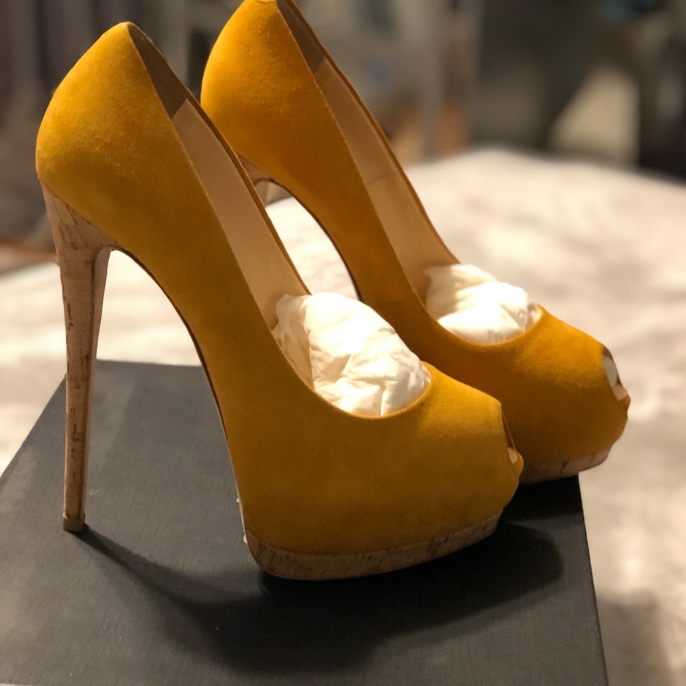 Shoes - Picture 2 of 6